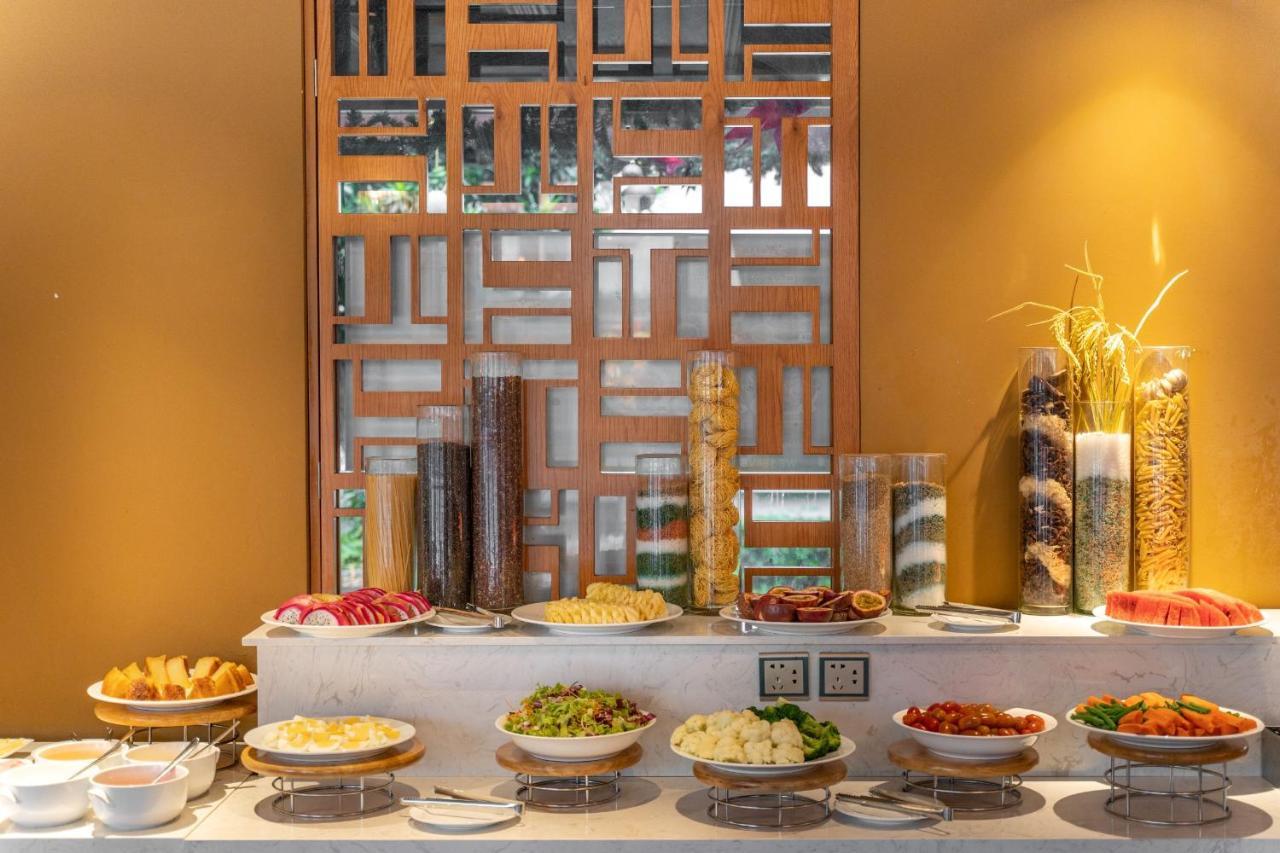 Somerset Ho Chi Minh-stad Buitenkant foto A salad bar